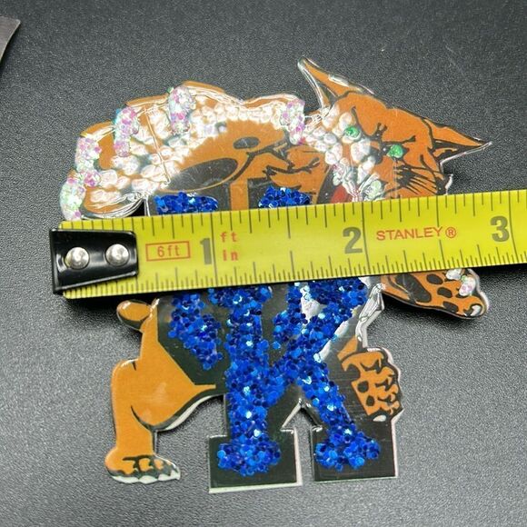 New NCAA Licensed Signed Joan Studnell Univ of Kentucky Wildcats Brooch Pin - Picture 7 of 7